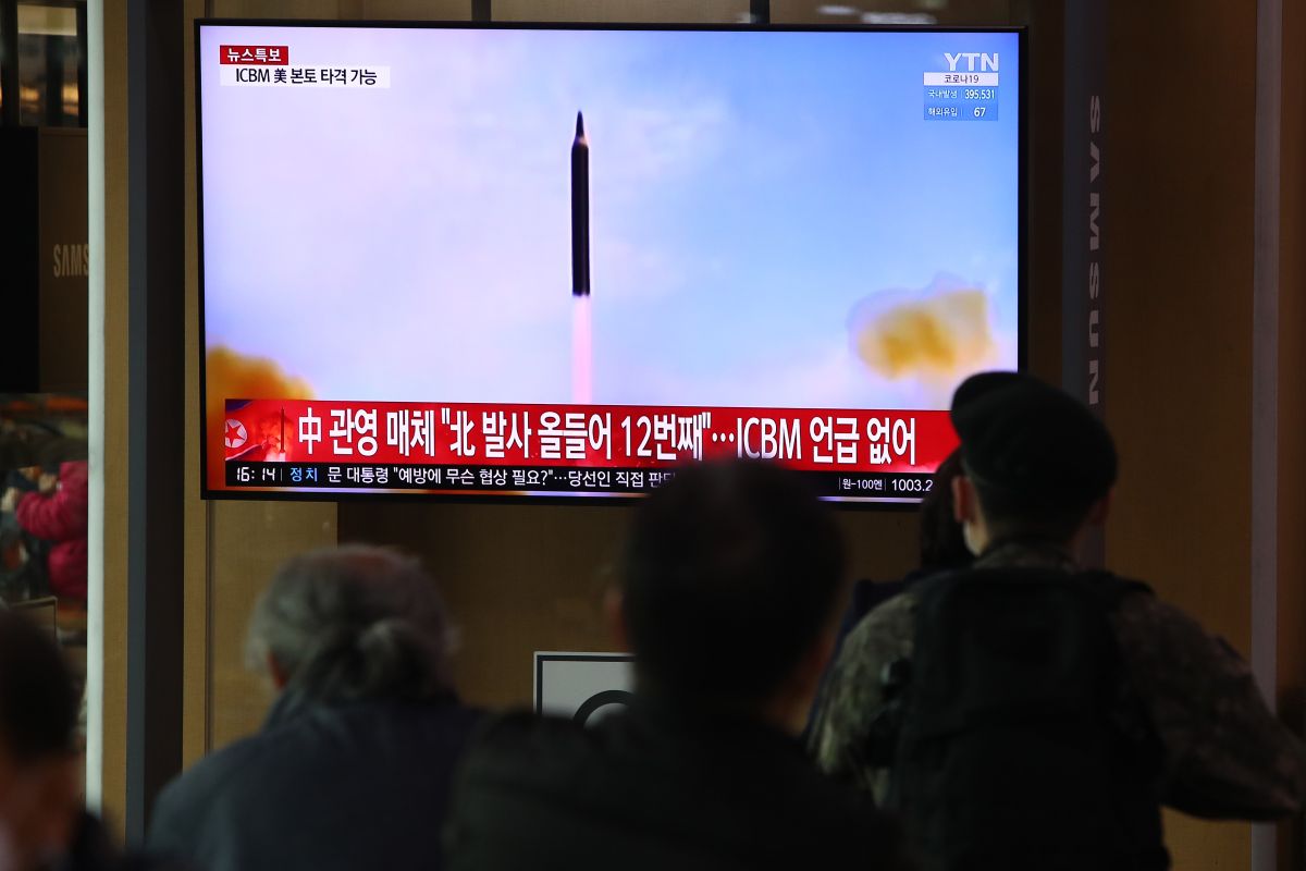 El ejército surcoreano anunció una descarga de misiles de tierra, aire y mar.