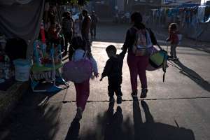 Niños migrantes abusados y abandonados en EE.UU. podrán acogerse a la residencia permanente a partir de mayo, según nueva regla migratoria
