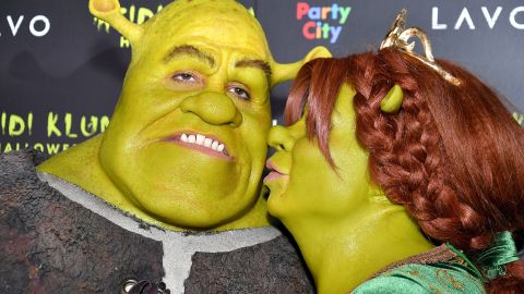 Novios decidieron caracterizarse como Fiona y Shrek para su boda y sorprenden en internet