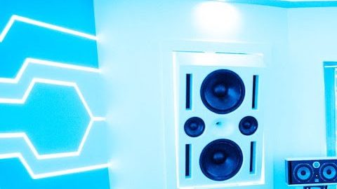 Vinny DeLeón trabaja con grandes figuras de la música