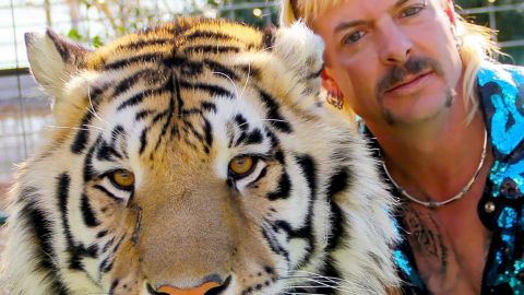 Joe Exotic, la estrella de “Tiger King”, está ansioso por casarse con el hombre que conoció tras las rejas.