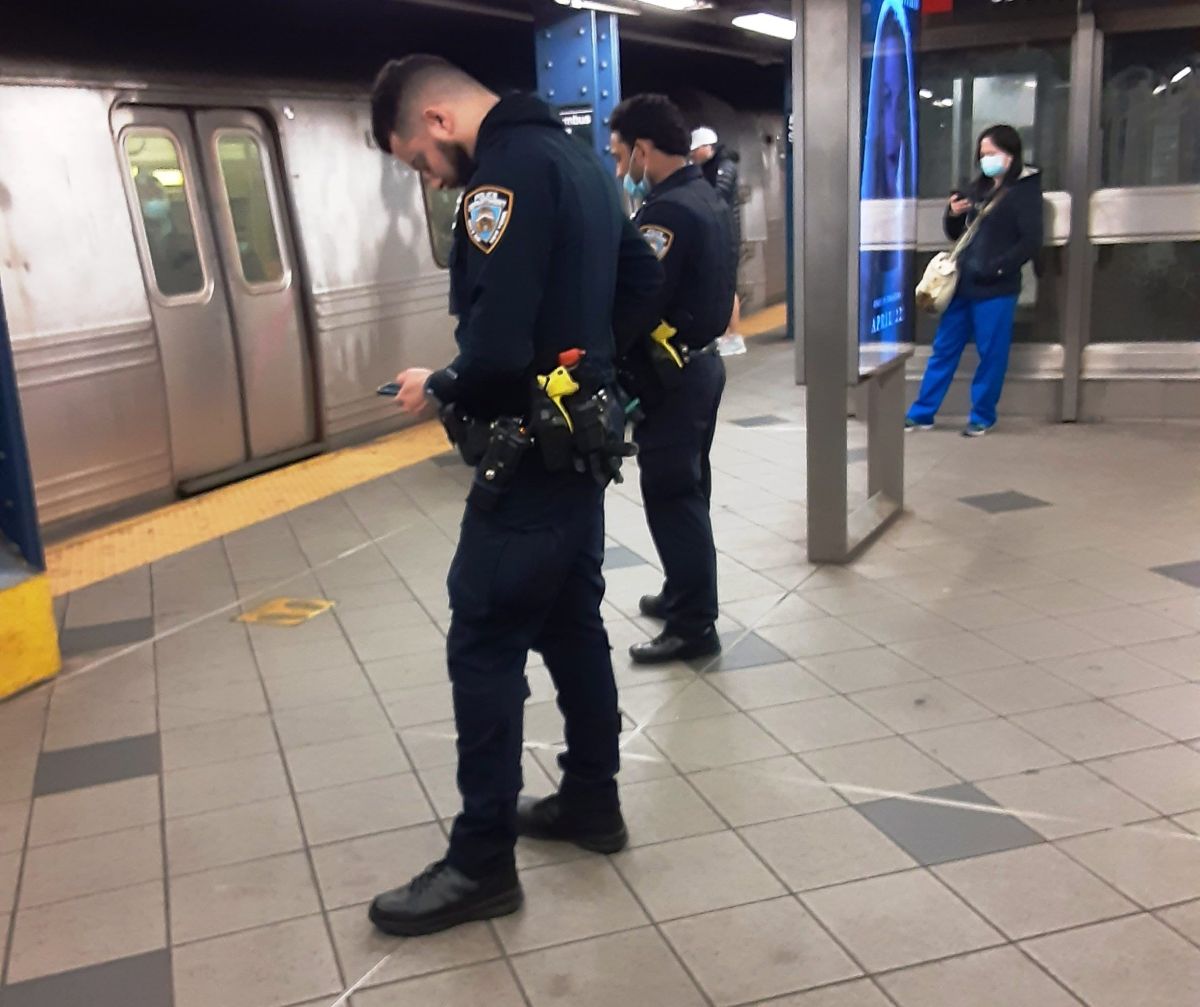 Presencia policial en el Metro de Nueva York.