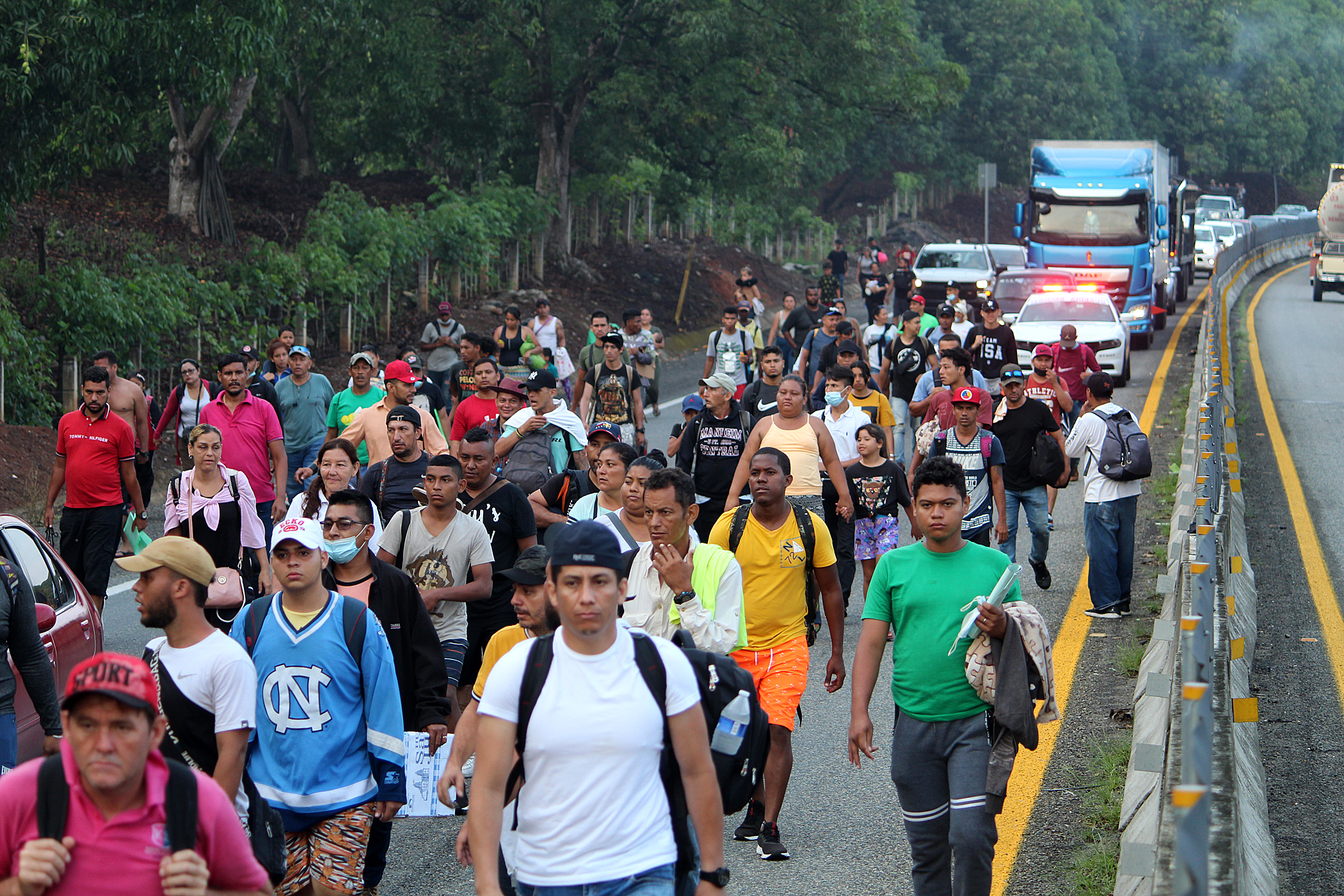 Nueva Caravana Migrante Se Entrega A Autoridades Mexicanas Tras Avanzar ...