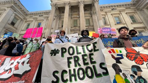 Siguen latentes movimientos que promueven la tesis de  escuelas libres de uniformados