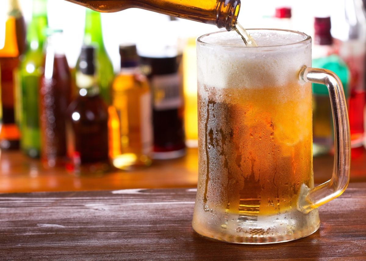El consumo de alcohol aumenta el riesgo de distintos tipos de cáncer, incluido el cáncer de colon.