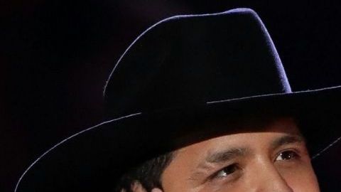 Christian Nodal sí estrenará canción que tenía planeada con Belinda; Tini Stoessel la reemplazará.