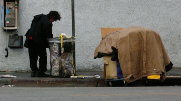 Héroe sin techo: vagabundo le salva la vida a la hija de un hispano durante la masacre en Sacramento