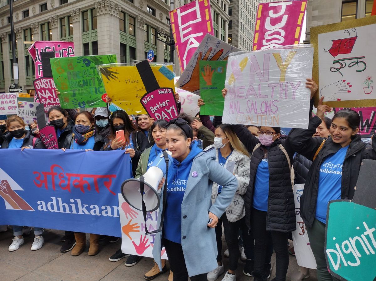 Trabajadores de salones de uñas piden ley para mejorar sus condiciones