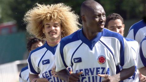 Stars of the Colombian team, Carlos Valderrama (L)