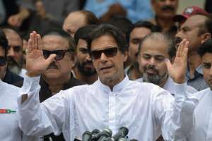 Primer ministro de Pakistán fue derrocado en una moción de censura