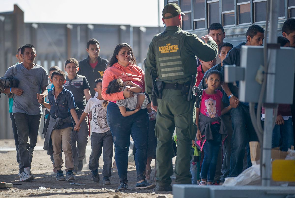 El título 42 implica que Estados Unidos deporta automáticamente a la mayoría de los inmigrantes indocumentados que llegan a su frontera.
