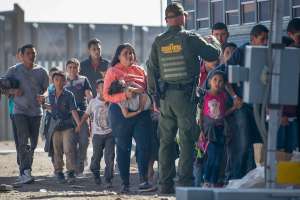 Estados Unidos se prepara para ola migratoria tras el fin de deportaciones por pandemia