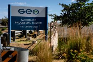 Denuncian maltrato y discriminación contra afroamericanos en centro de inmigrantes de GEO en Colorado