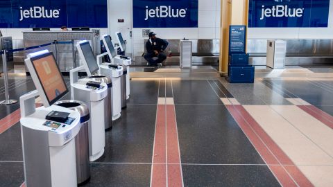 Espacio de recepción de JetBlue en el Ronald Reagan Washington National Airport en Arlington, Virginia.