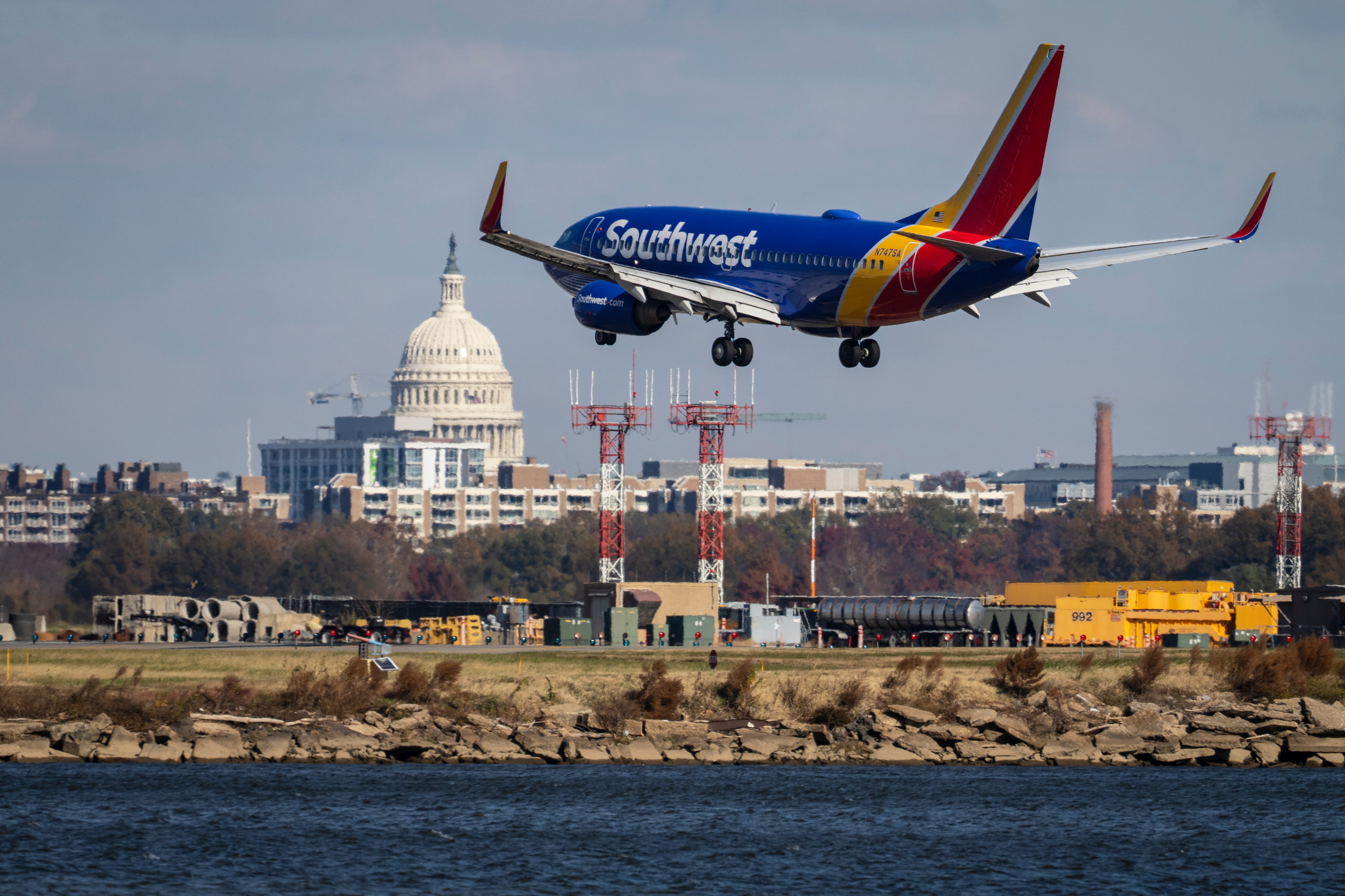 Una piloto de Southwest Airlines demanda a la compañía luego de que  excolega se desnudara en pleno vuelo y viera porno delante de ella - El  Diario NY