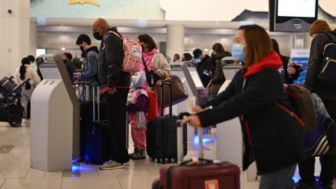 Los CDC había extendido el uso de mascarillas en aeropuertos al 3 de mayo.