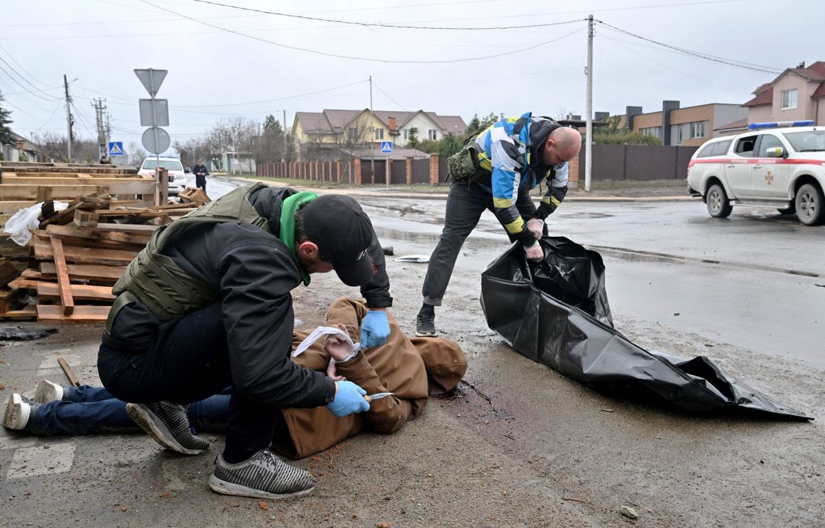 Decenas de civiles fueron asesinados en Bucha, Ucrania.