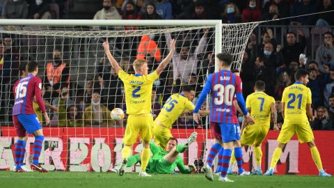 Lucas Pérez anota el gol del triunfo para que Cádiz venza 0-1 al FC Barcelona.