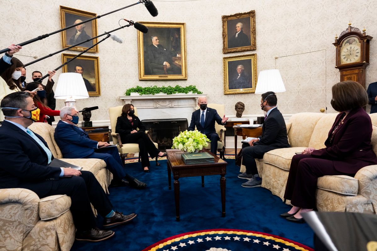Miembros del Caucus Hispano del Congreso se reunieron este lunes con el presidente Biden y la vicepresidenta Kamala Harris.