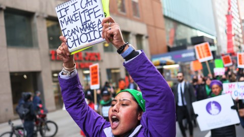 Una manifestación en Nueva York contra el sinnúmero de legislaciones estatales en contra del aborto.