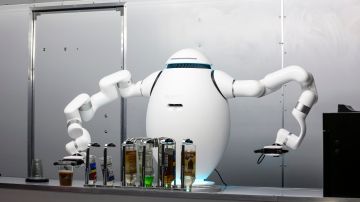 Un bartender robotizado en Las Vegas.