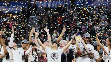 Jugadoras de South Carolina festejan el título de la NCAA conseguido en la final ante UConn.
