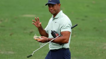 Tiger Woods durante su primer día de prácticas del Masters de Augusta 2022.