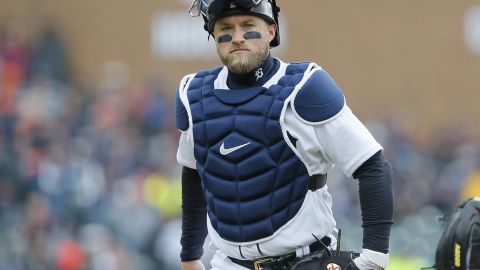 El catcher de Detroit Tigers Tucker Barnhart protagonizó uno de los peores errores de la temporada 2022.