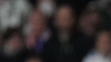 Benzema cabecea tras pase de Vinicius Jr. y anota el gol que le dio la clasificación al Real Madrid a las semifinales de la UEFA Champions League.