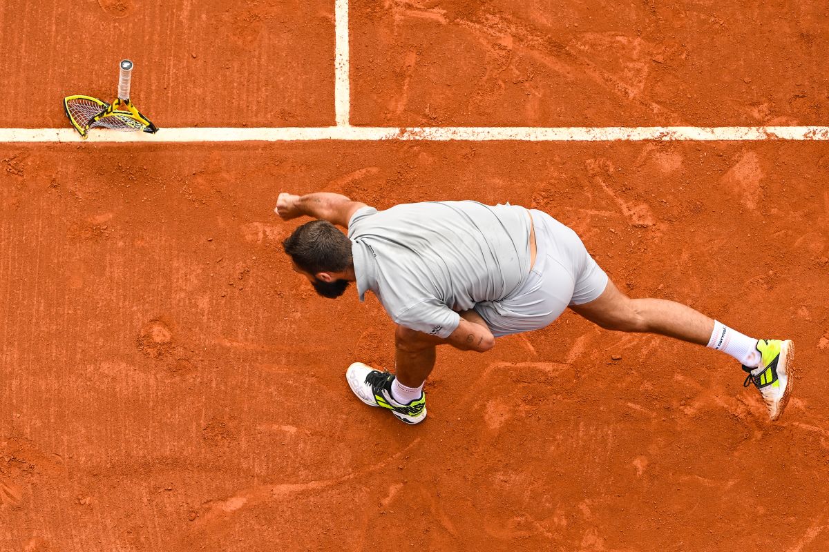 Benoit Paire rompe su raqueta durante un compromiso en el Barcelona Open 2022. 
