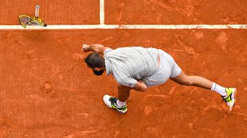 Benoit Paire rompe su raqueta durante un compromiso en el Barcelona Open 2022.