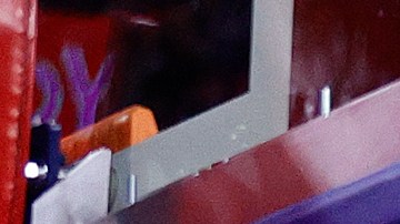 Joel Embiid anota una cesta ante la defensa de Toronto en el segundo encuentro de la serie entre 76ers y Raptors por los playoffs 2022 de la NBA.