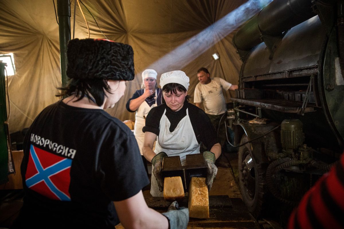 Residentes en Izium "regalaron" la comida a los soldados rusos.