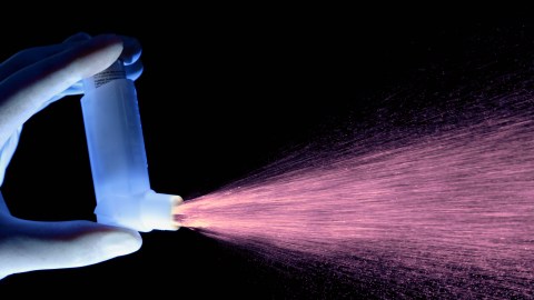 La mujer usaba los inhaladores de su hijo, que tenía asma, para fumar crack.