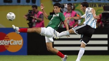 Maxi Rodríguez anota al minuto 97' el gol que le dio la victoria de Argentina ante México en los octavos de final de Alemania 2006.