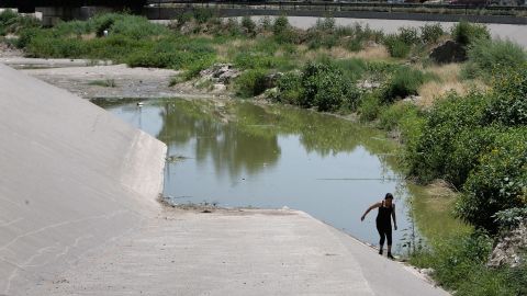 Border Patrol Agents Monitor US-Mexico Border