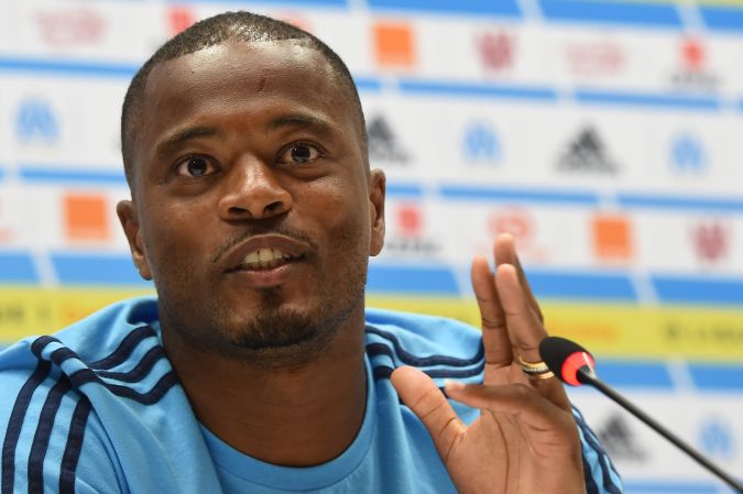 Patrice Evra durante una conferencia de prensa del Olympique Marsella.