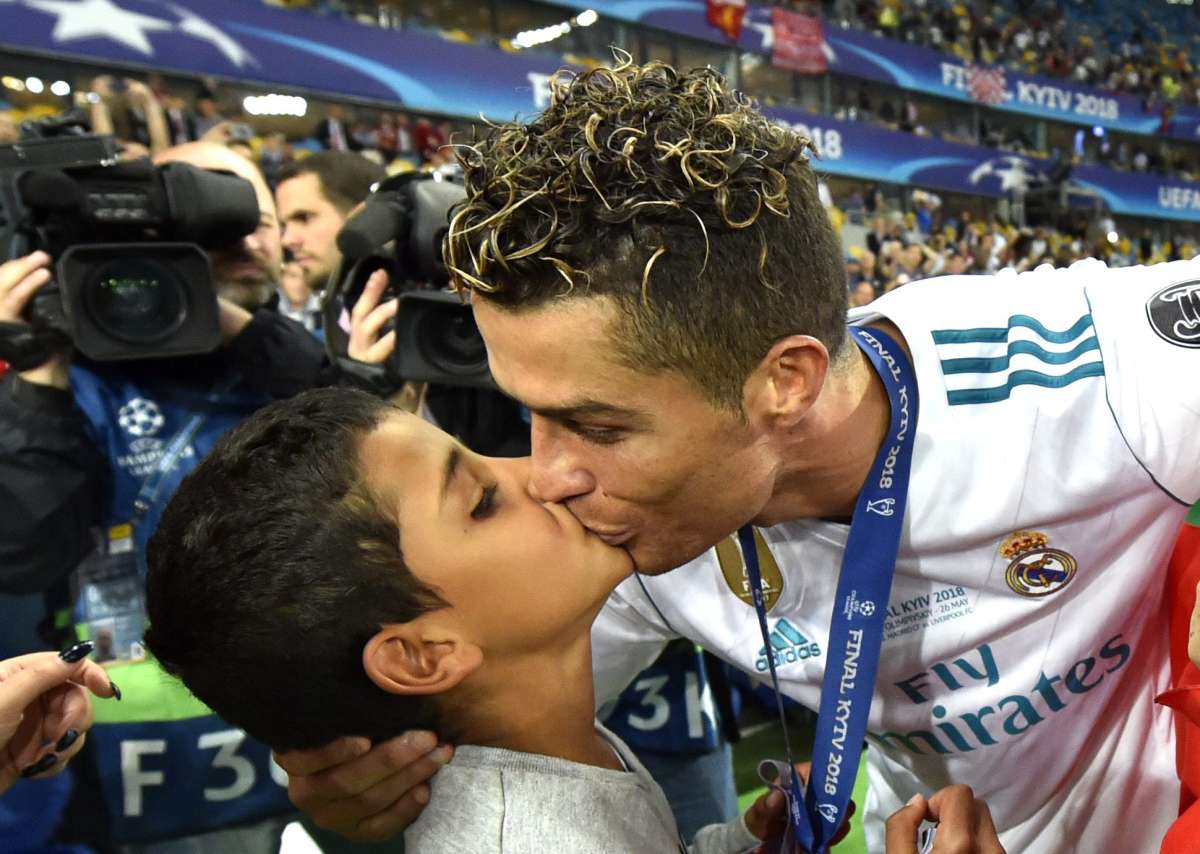 Cristiano Ronaldo defiende a su hijo mayor de las burlas hacia su vestimenta - El Diario NY
