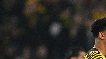 VfB Stuttgart v Borussia Dortmund - Bundesliga