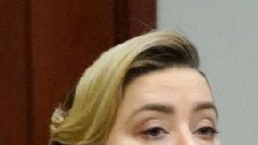 Amber Heard y su abogada Elaine Bredehoft.