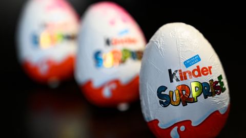 Kinder Sorpresa, Ferrero retira lotes presuntamente contaminados con salmonella