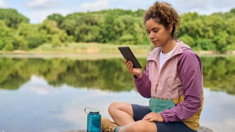 Sólo en los dos últimos años, los usuarios del Kindle en Estados Unidos han ahorrado unos 2,6 millones de toneladas métricas de CO2 al elegir los libros electrónicos como alternativa a los impresos./Amazon