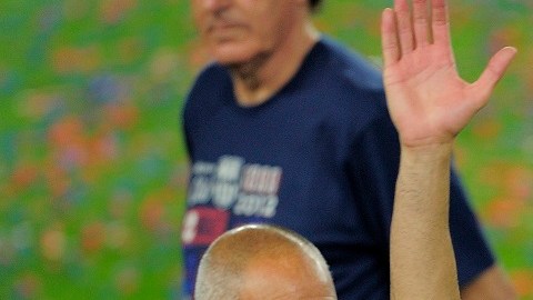 Barcelona's coach Josep Guardiola (C) ce