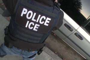 Inmigrante hispano con 20 años en EE.UU. fue detenido y deportado por una luz rota en su auto; estudio acusa racismo de ICE