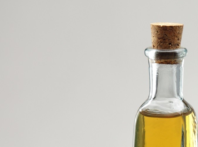 Botellas de vinagre de manzana, blanco y de vino