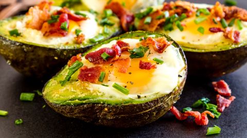 Aguacates rellenos de huevo