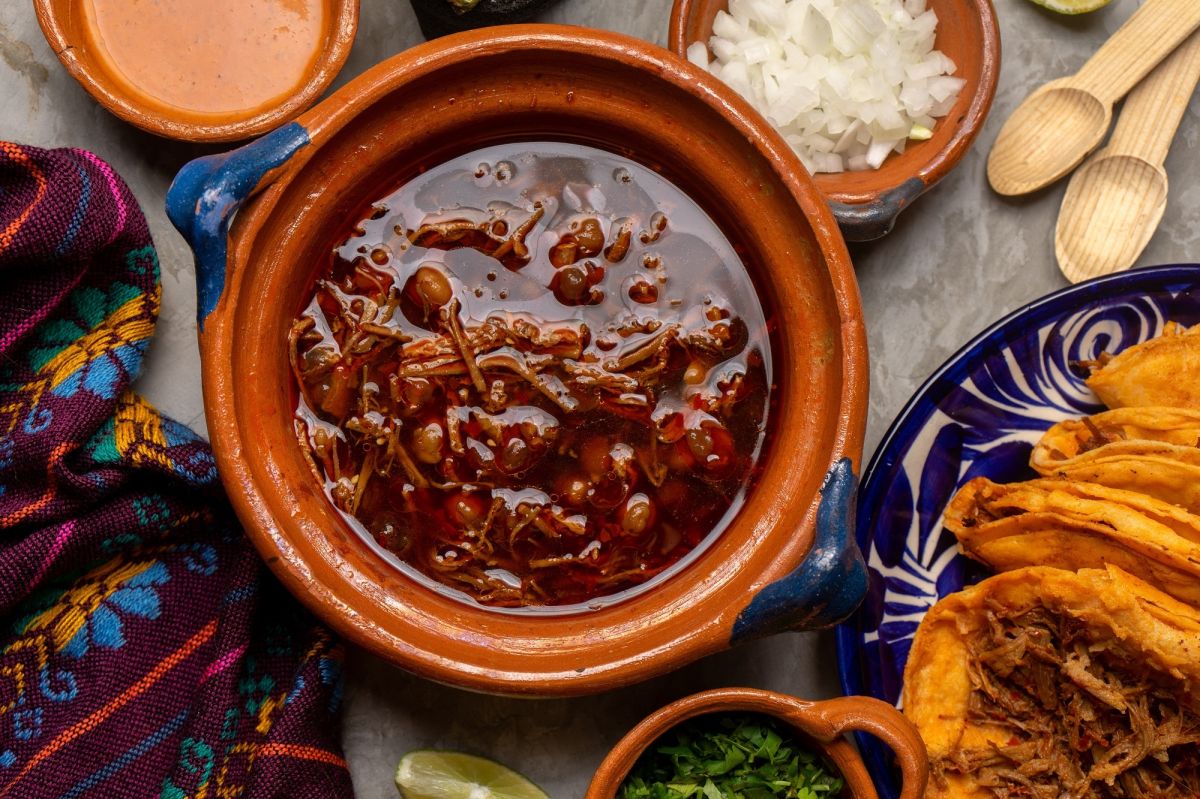 La birria es uno de los platillos de la cocina mexicana que se ha convertido en tendencia en Estados Unidos.