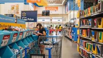 Exempleado de Walmart confesó haber permitido que clientes robaran comida, leche y pañales de bebé