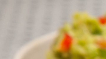 Huevos rellenos de guacamole