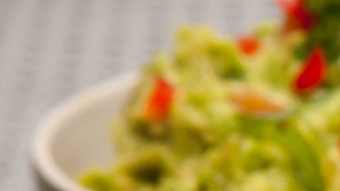 Huevos rellenos de guacamole